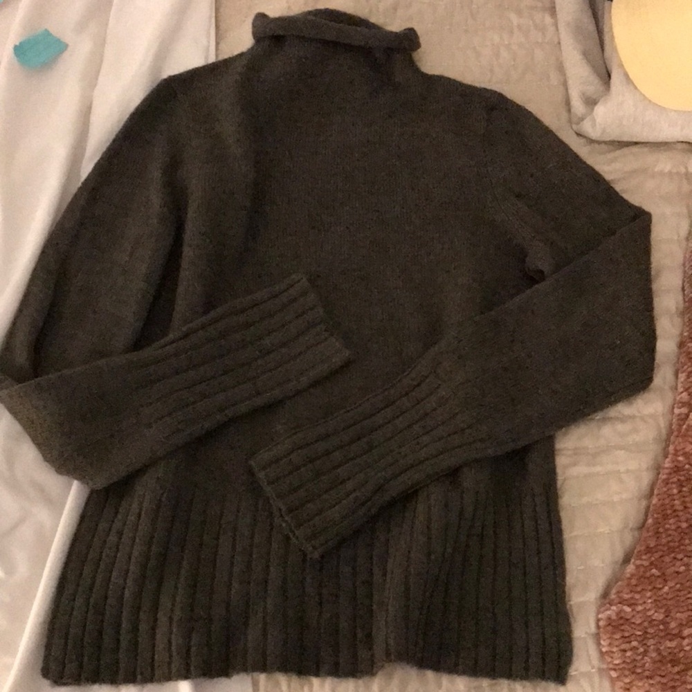 Forest green turtle neck sweater